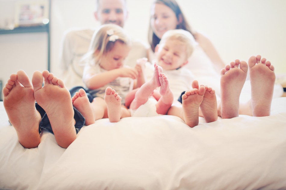 Family feet. Семейный foot. Barefoot Family. Фут Фэмили команда. Feet Family Bed.